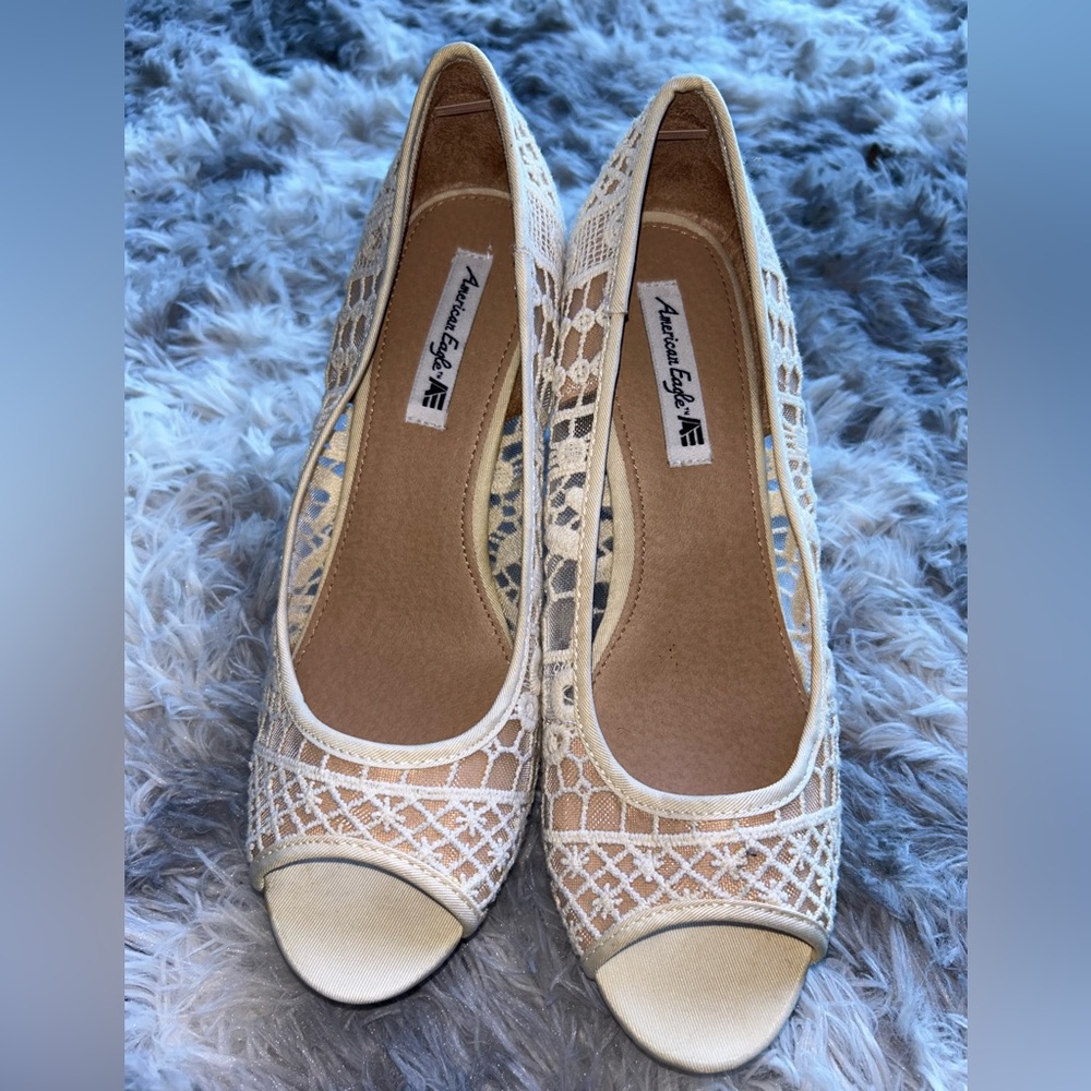 American Eagle Woman’s size 10 Lace boho Wedges peep toe heel pump shoes